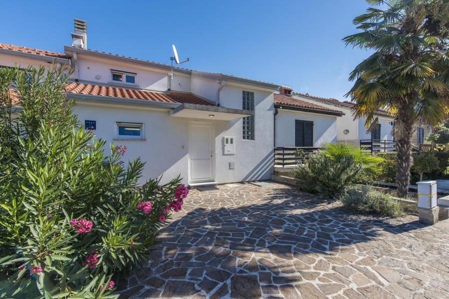 Pietra Villa Dajla Exteriör bild